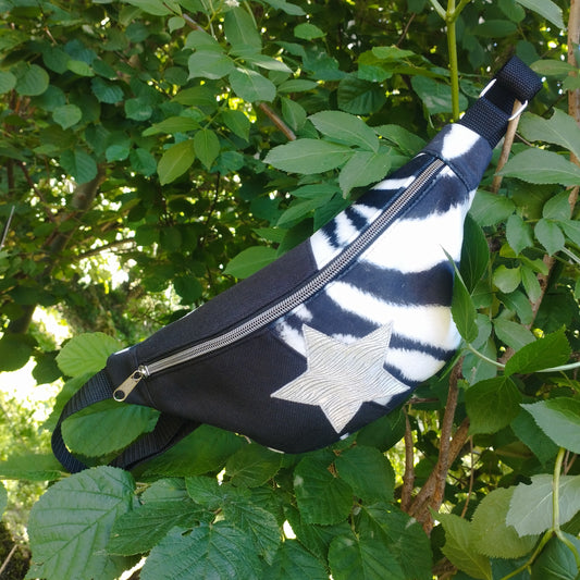 Sac banane zèbre noir et blanc sangle noir fermeture éclair argenté coton étoile argenté brillante paillette